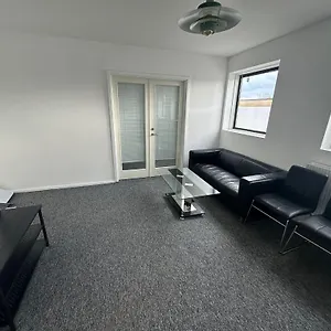 Airport House Appartamento