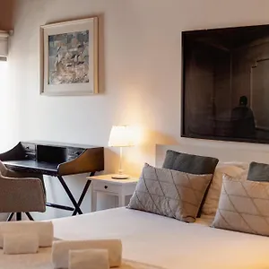 amazing-tailor-made-penthouse-with-a-view.hotels-lisbon-portugal.com/